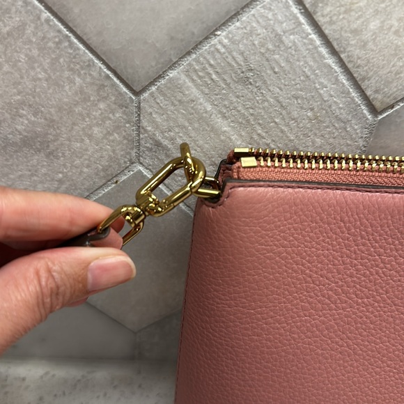 Tory Burch pink Kira crossbody bag adjustable detachable strap gold hardware - Picture 7 of 16